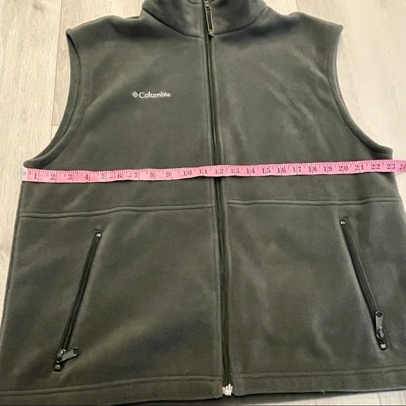 COLUMBIA Men’s Dark Green Fleece Sleeveless Vest - Picture 3 of 8